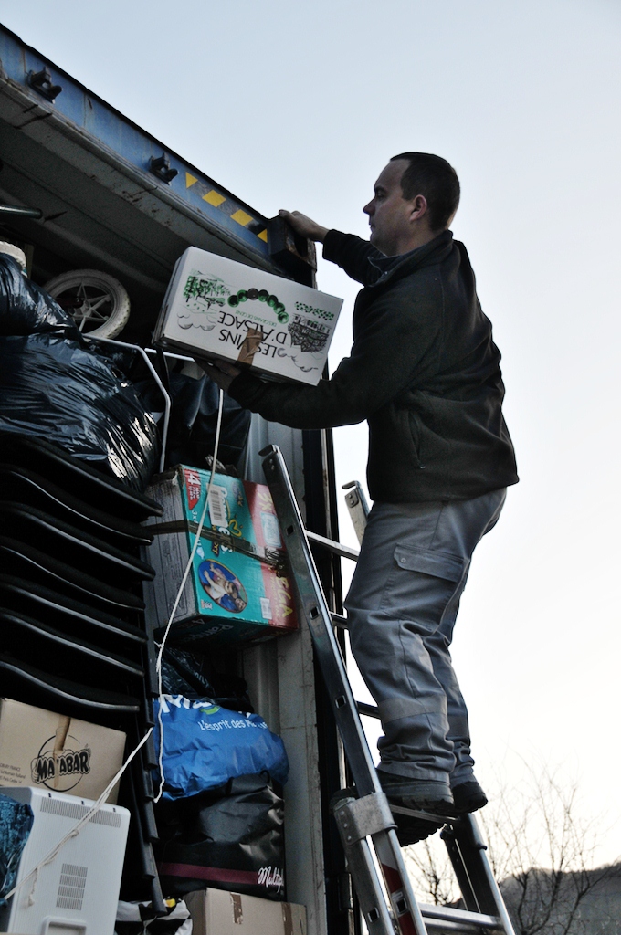 Chargement container 28